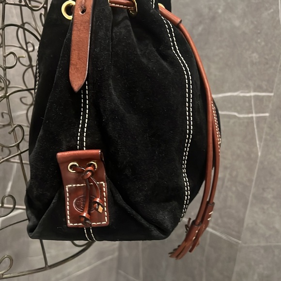 Dooney & Bourke EUC Suede bucket bag Black with dust bag - Picture 13 of 16